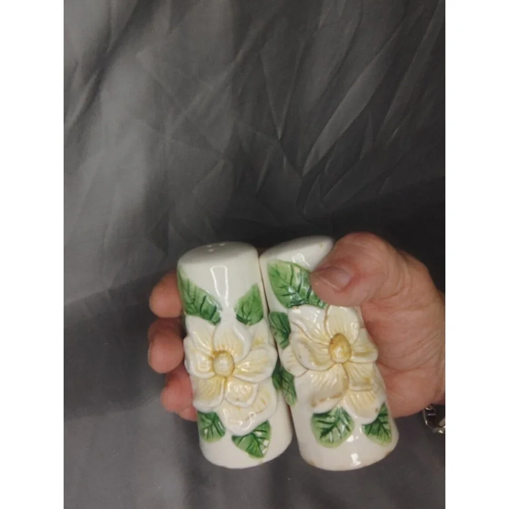 Vintage Wang’s International Magnolia Salt and Pepper Shaker Set